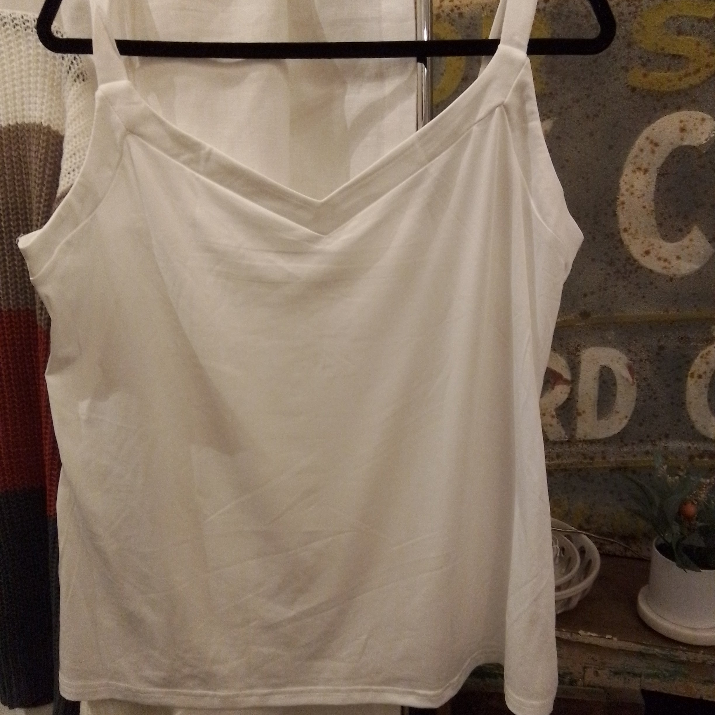 LL13   White tank