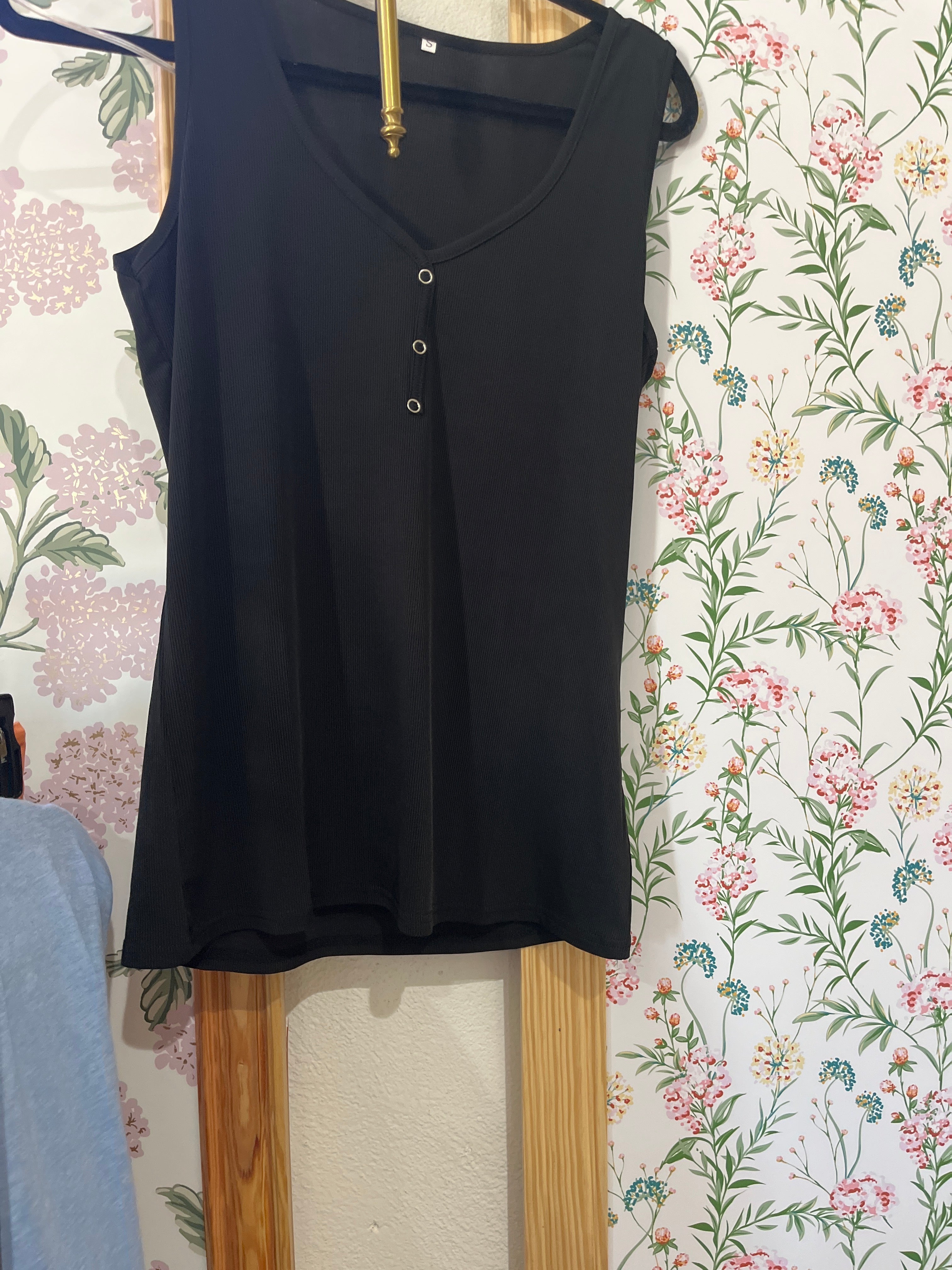 Black Quarter Button Tank