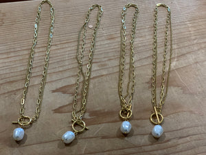 Chain/Drop Pearl Necklace