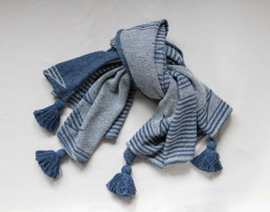 DF5151 Woven Throw with Aztec Pattern and Tassels, Blue