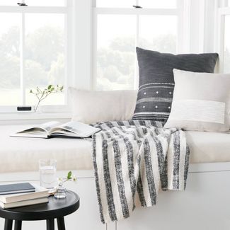 KNK071   Textured Slub Throw Pillow with Zipper
