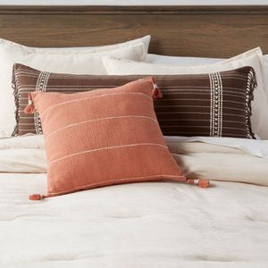KNK035   20" Cotton Textured Pillow with Fringe